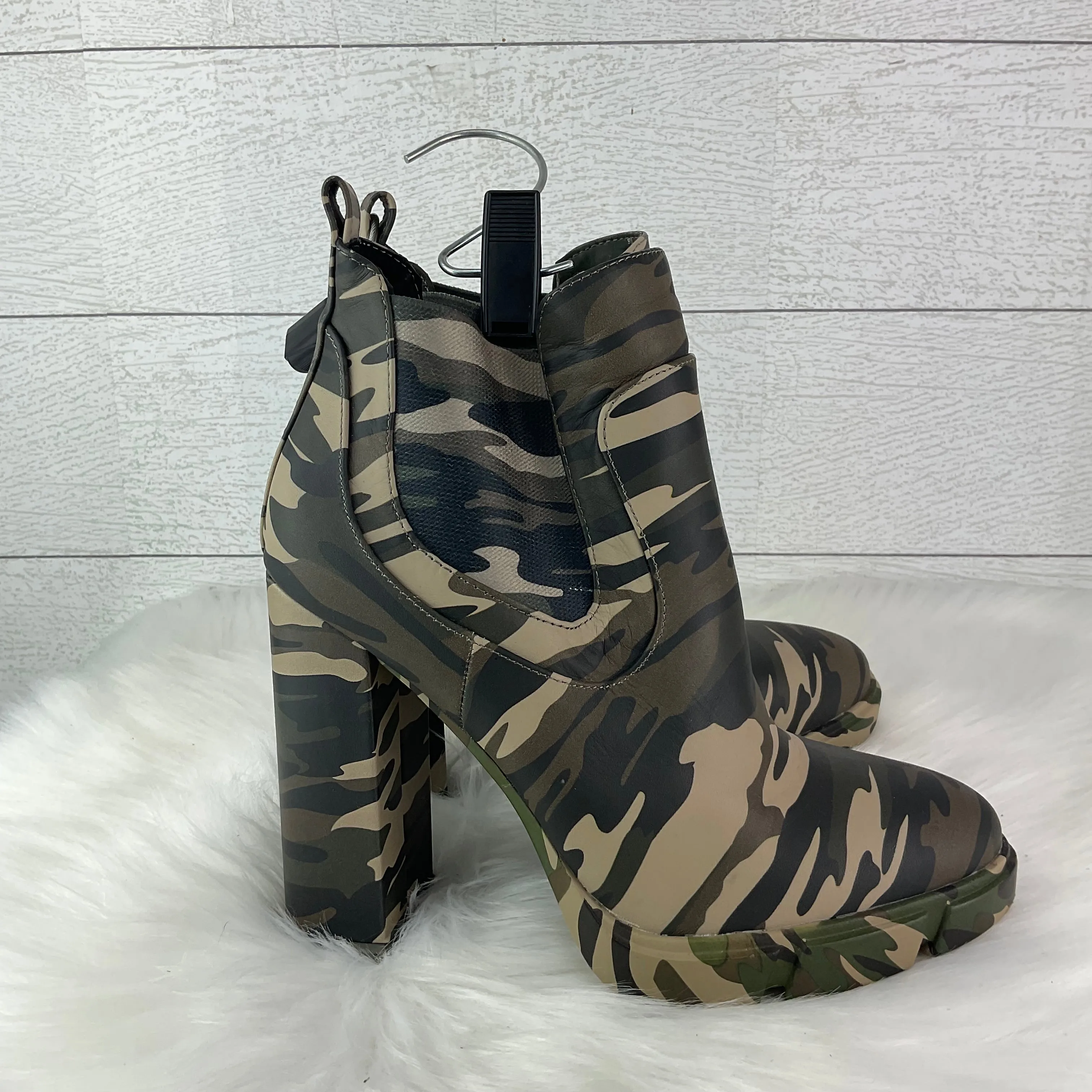 Boots Ankle Heels By Gianni Bini In Camouflage Print, Size: 9