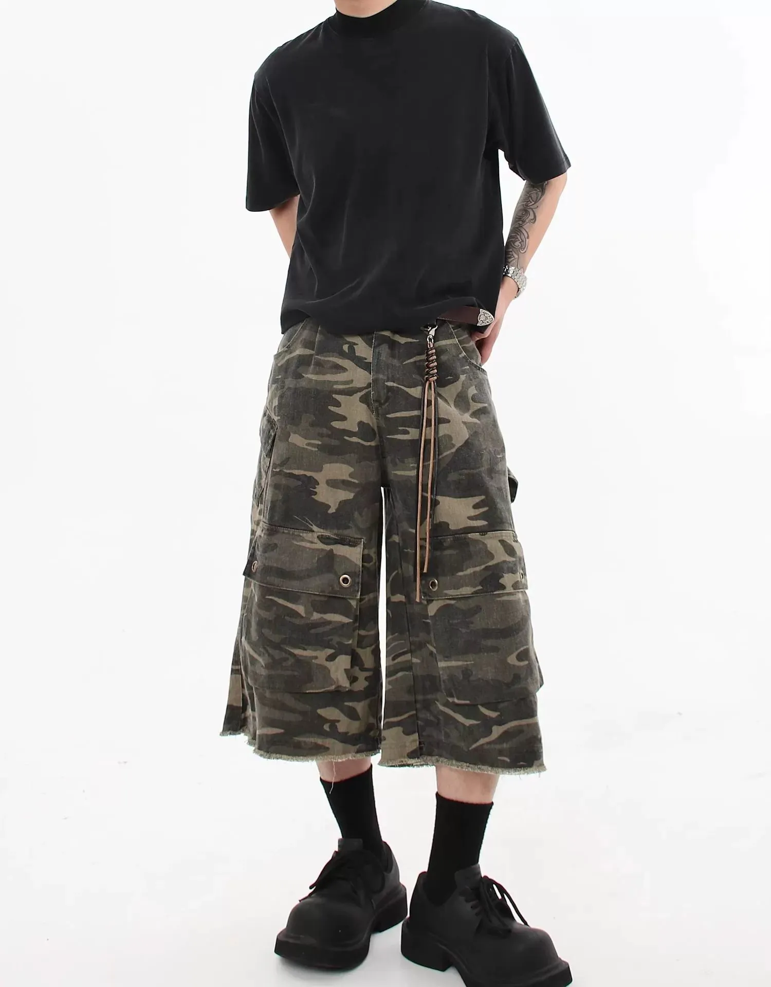 Camo Print Cargo Capri Shorts with Frayed Hem