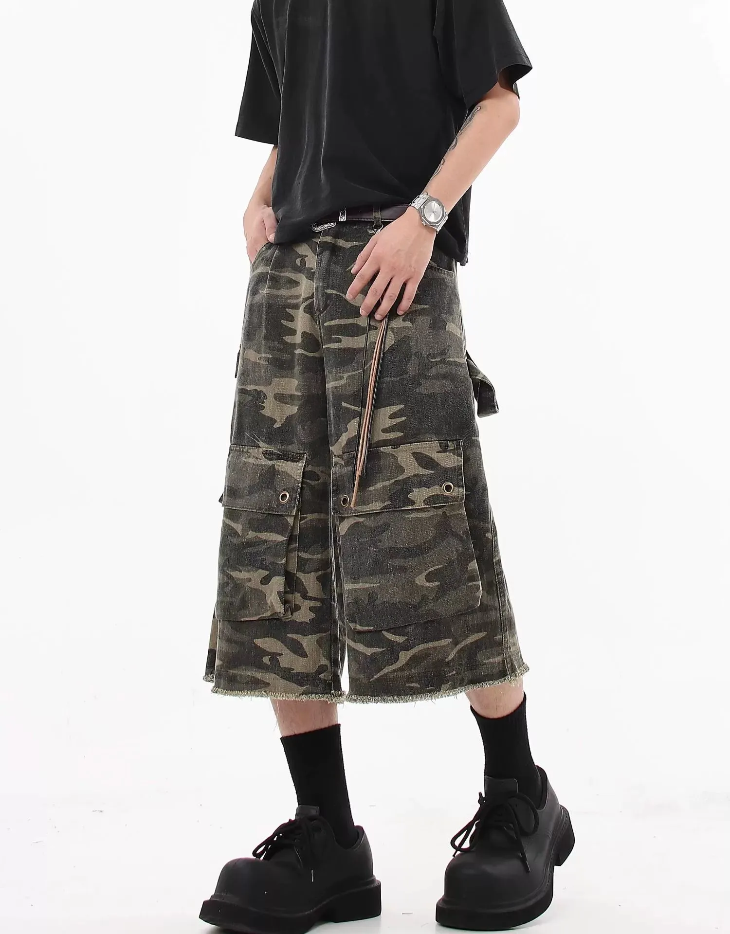 Camo Print Cargo Capri Shorts with Frayed Hem