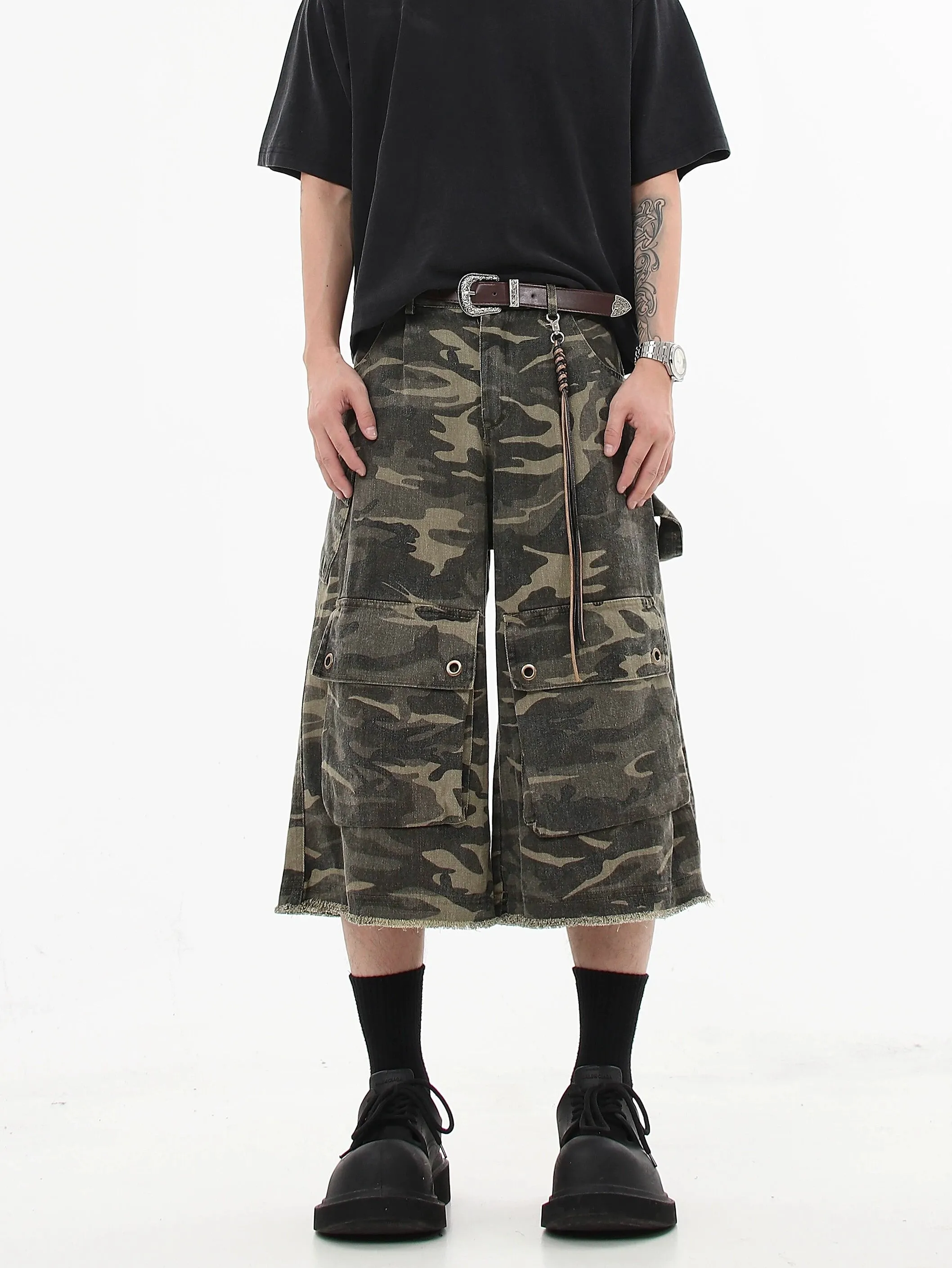 Camo Print Cargo Capri Shorts with Frayed Hem