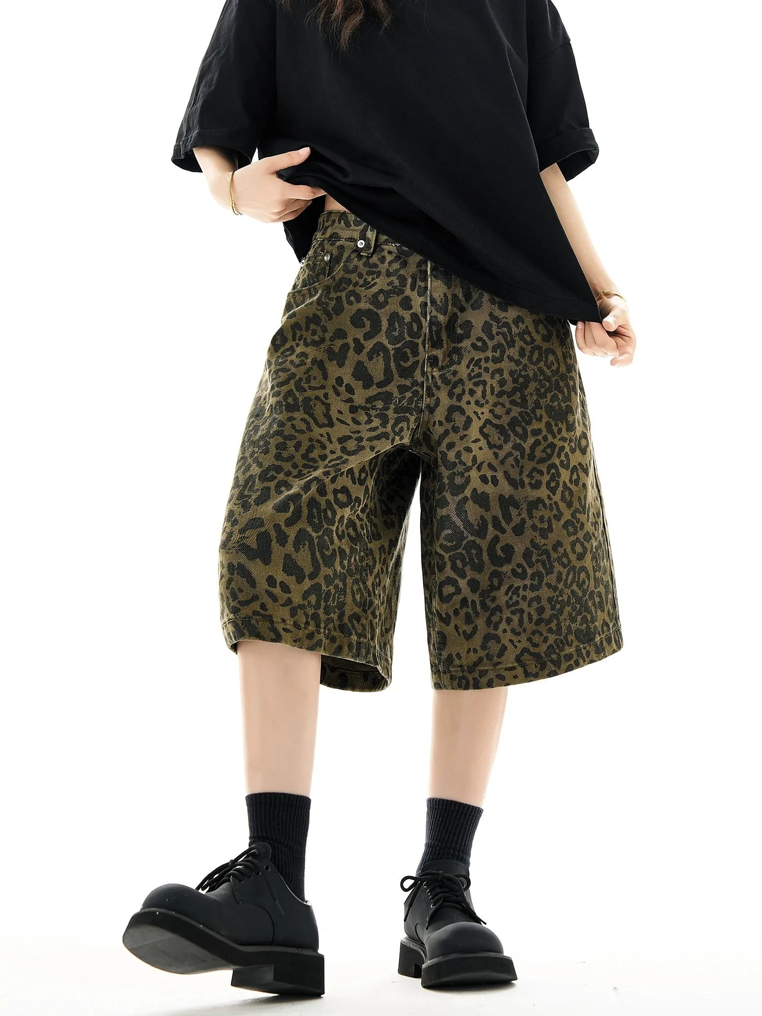 Leopard Print Wide-Leg Bermuda Shorts