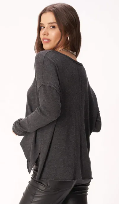 Mae Textured V-Neck Longsleeve