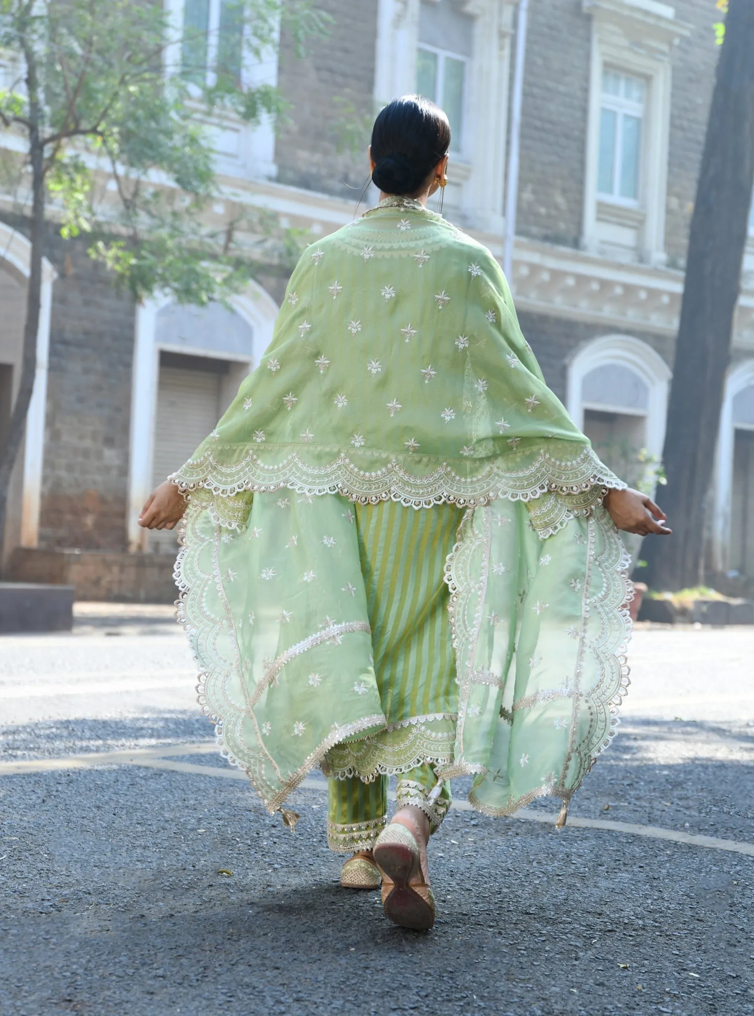 Mulmul Banarsi Dasheri Green Kurta With Mulmul Banarsi Dasheri Green Pant