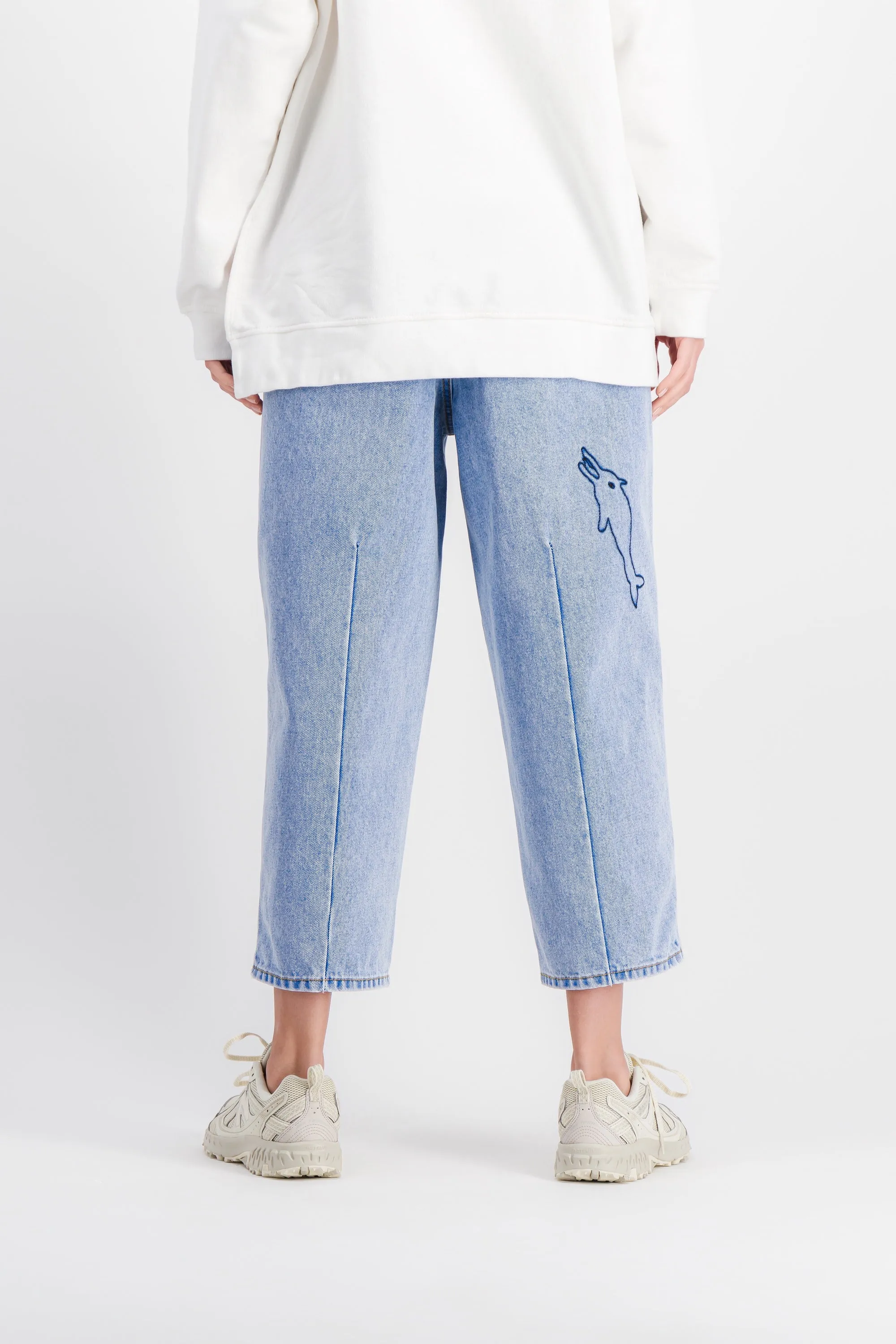 Wide-leg cropped light blue jeans with embroidered motifs