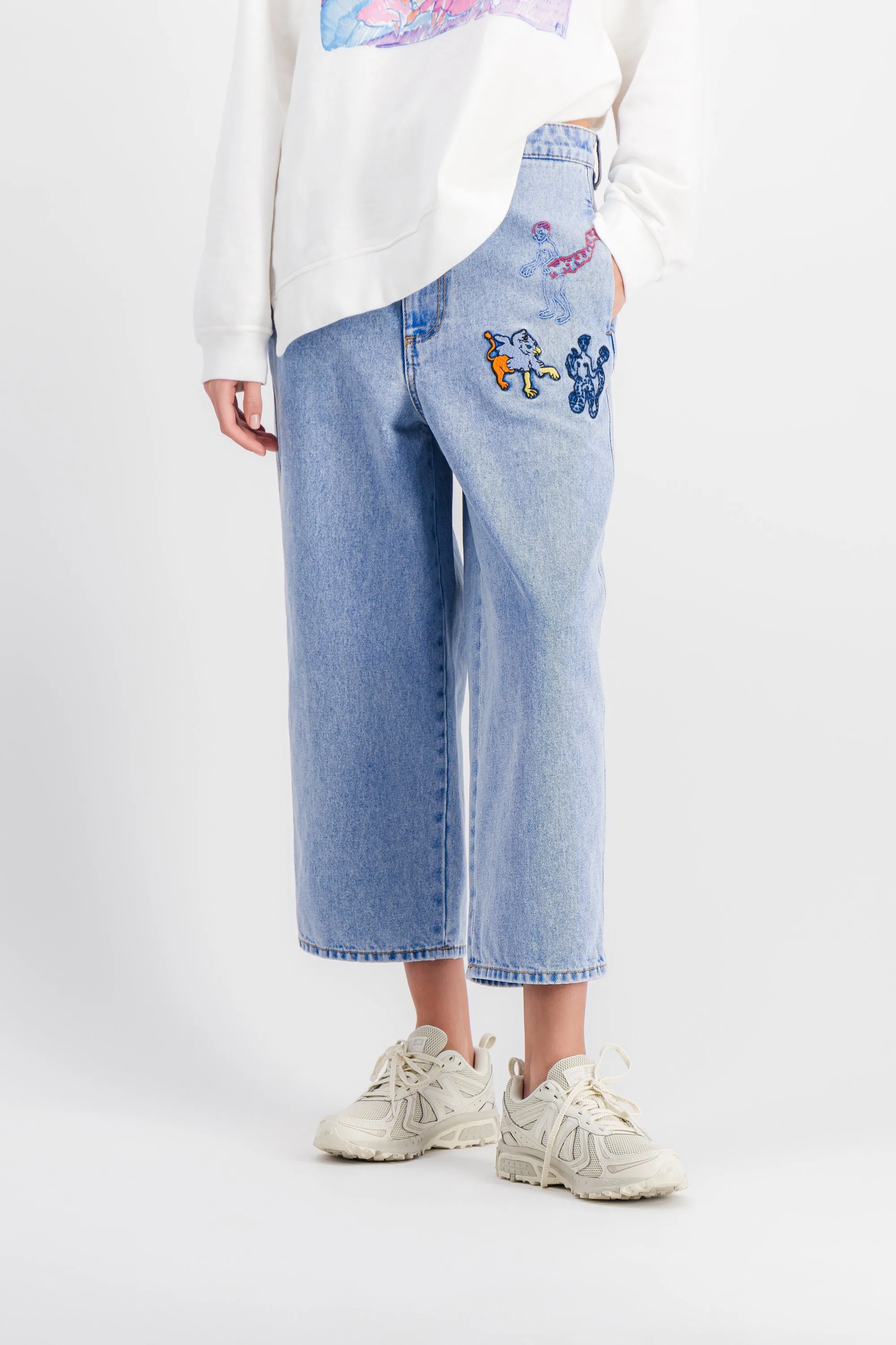 Wide-leg cropped light blue jeans with embroidered motifs